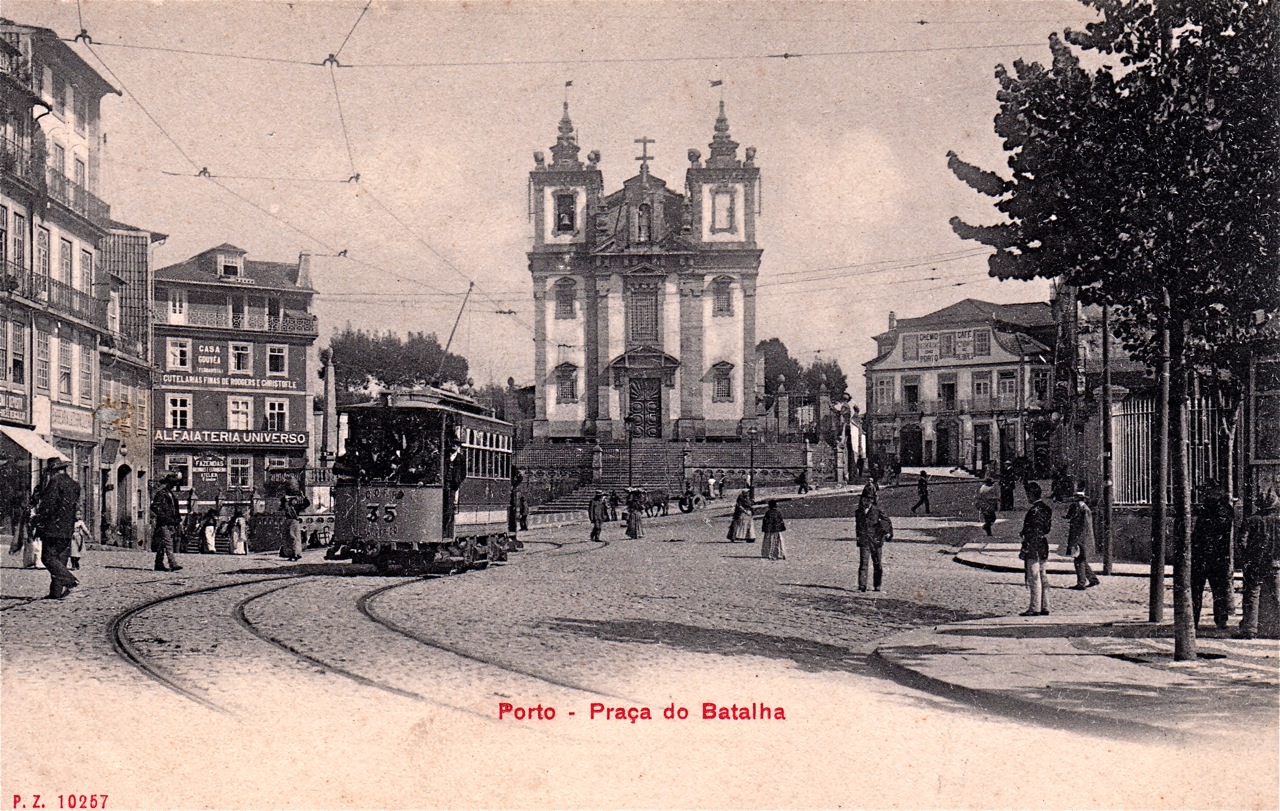 Praça da Batalha with the Igreja de Santo Ildefonso